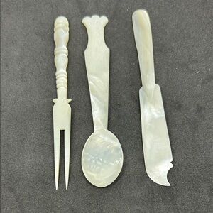 Mother of Pearl Serving Set for Caviar